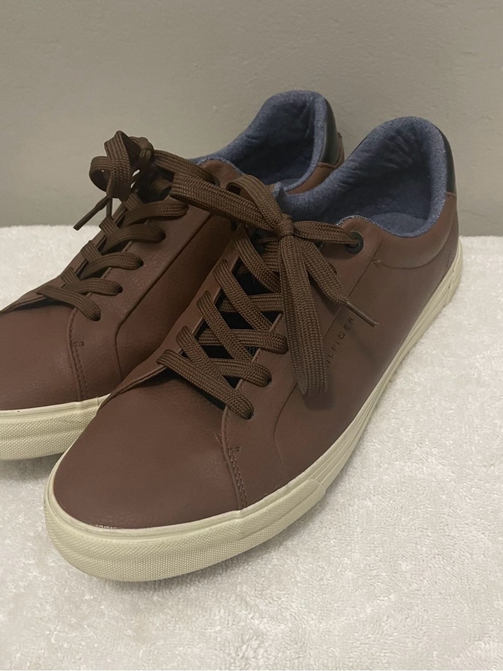 Tommy Hilfiger Brown Leather Low-Top Sneakers with Blue Lining